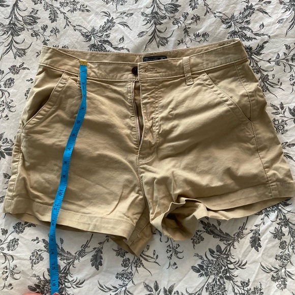 ABERCROMBIE KHAKI MOM SHORTS ✨ 50% OFF BUNDLES ✨ - Picture 5 of 5